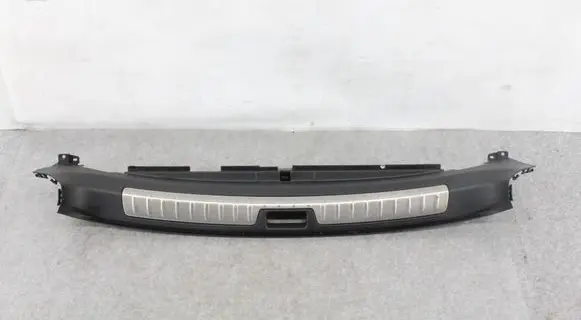 Trunk/boot sill cover protection