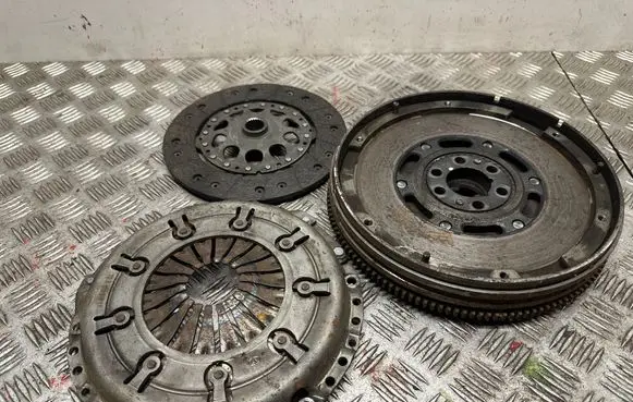 Volkswagen PASSAT B5.5 Clutch set kit 323072710