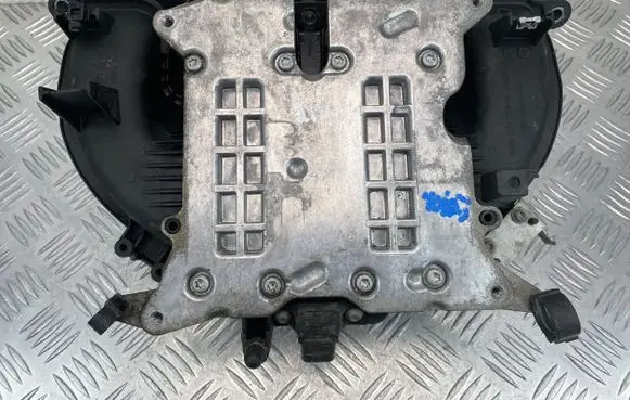 BMW X1 E84 Intake manifold 7588126 105435