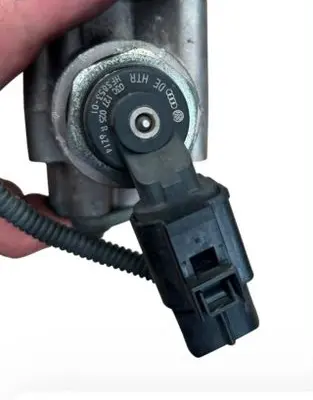 Volkswagen Golf V Mechanical fuel pump 03C127025C