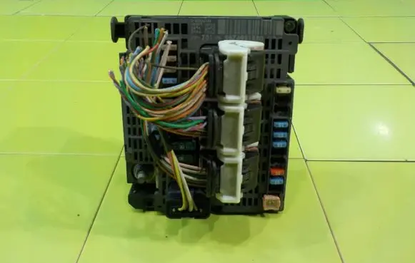 Citroen C4 II Fuse box set 9674921580 BEZPIECZNIKOW