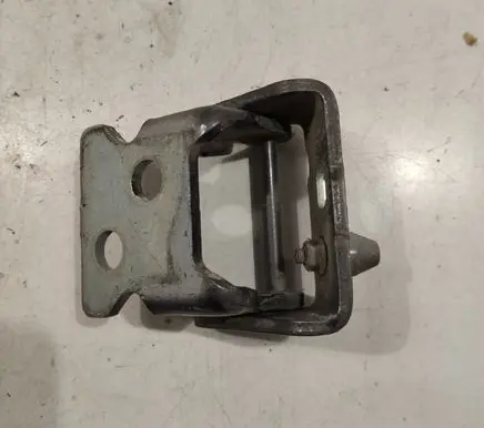 Peugeot 207 Rear door lower hinge