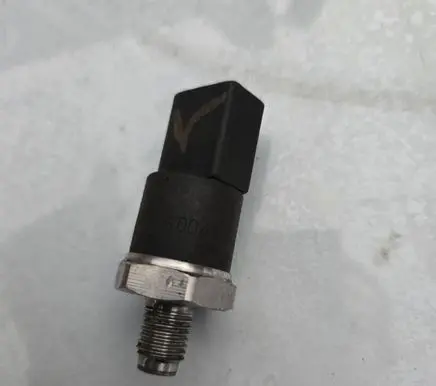 Mercedes-Benz E W211 Fuel pressure sensor 0281002239