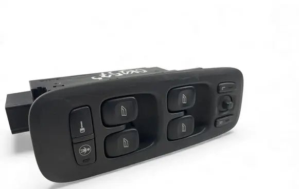 Volvo XC70 Electric window control switch 8682949