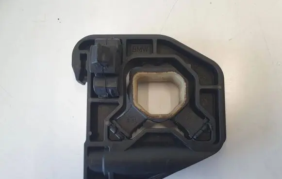 BMW 4 F32 F33 Radiator mount bracket 8620732 4012080C A715