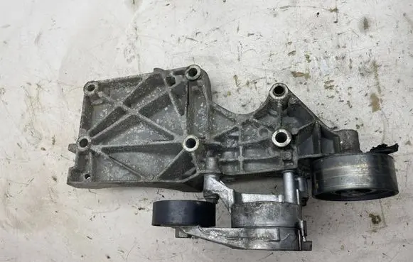 Volkswagen Touran I Generator/alternator bracket 03G903143F
