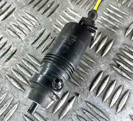 Volvo XC90 Headlight washer pump 1012458