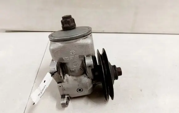 Mercedes-Benz W123 Power steering pump 67250128