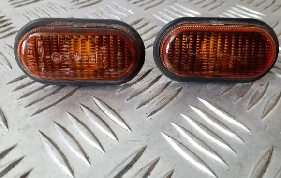 Opel Vivaro Front fender indicator light 7700847333