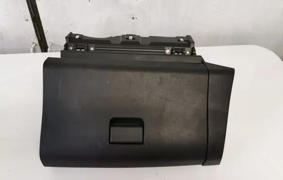Nissan Leaf II (ZE1) Glove box 685203NM0A