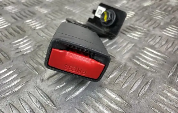 SsangYong Rexton Rear seatbelt buckle