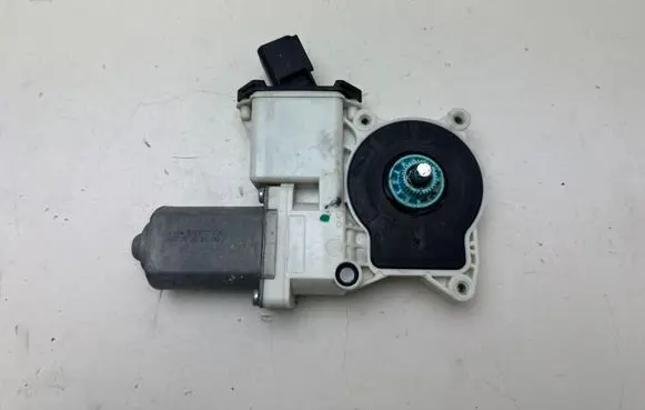 Ford Mustang VI Front door window regulator motor C28603102