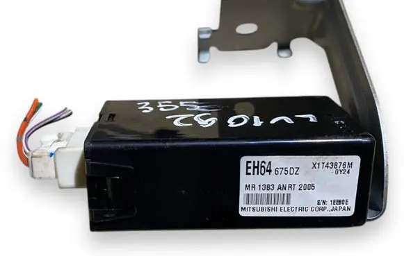 Mazda CX-7 Door central lock control unit/module EH64675DZ X1T43876M