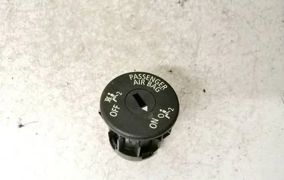 Passenger airbag on/off switch