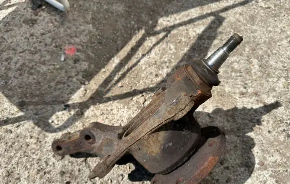 Renault Master III Front wheel hub