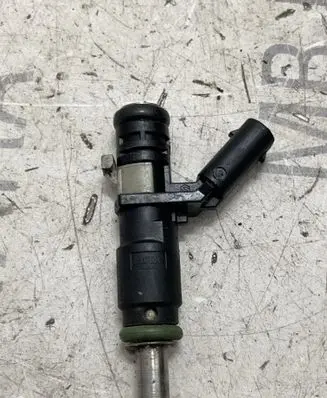 Mercedes-Benz S W221 Fuel injector A2720780249