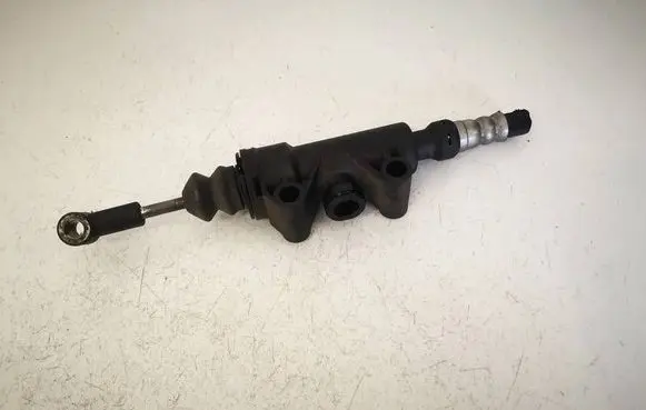 Mercedes-Benz C AMG W204 Clutch master cylinder A2042900012