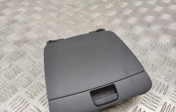 Hyundai i30 Glove box 847702L000