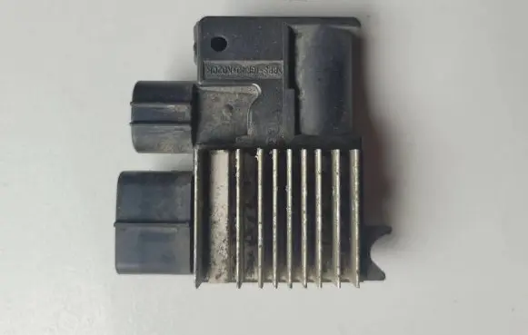 Mazda 6 Fan control module 4993003660