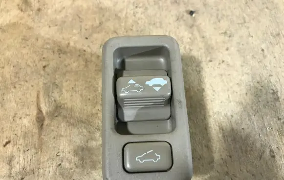 Honda Legend III KA9 Sunroof switch M16098