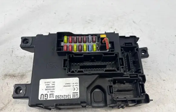 Opel Corsa D Fuse module 13424260 28372268 401154265