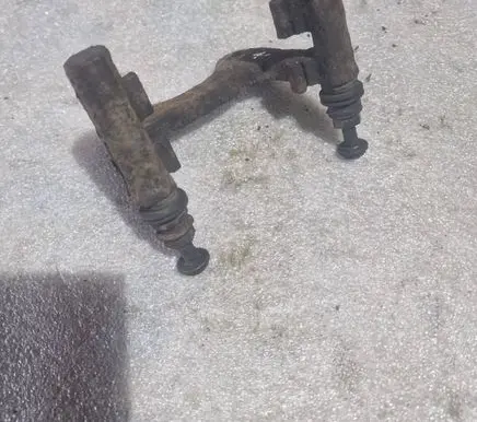 Renault Megane II Brake caliper pad carrier rear 