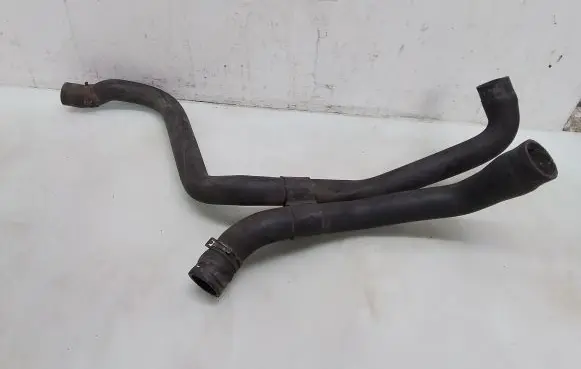 Volkswagen PASSAT B5.5 Engine coolant pipe/hose