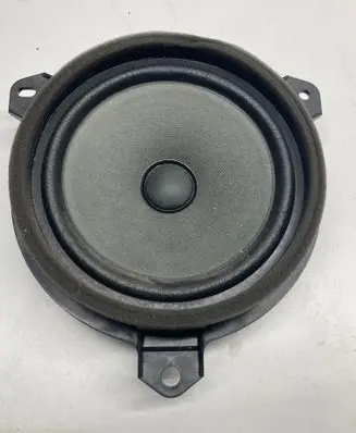 Toyota RAV 4 (XA40) Front door speaker 8616052331