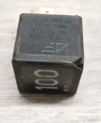 Volkswagen Polo Other relay 7M0951253A