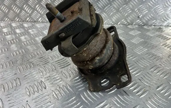 Engine mount bracket