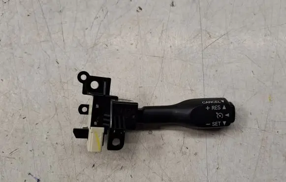 Toyota Corolla Verso AR10 Cruise control switch 8463234011