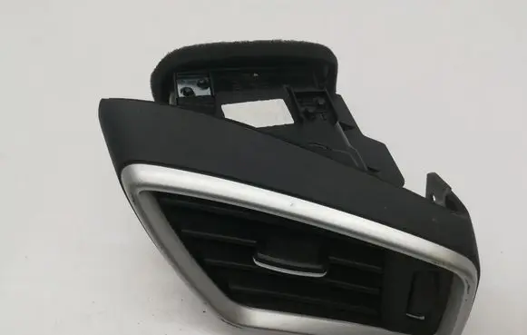 Nissan Qashqai Dashboard air vent grill cover trim 687604EA0A