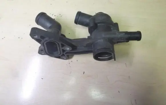 Volkswagen Polo IV 9N3 Thermostat housing 03C121111C VD2576