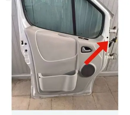 Opel Vivaro Front door check strap stopper 