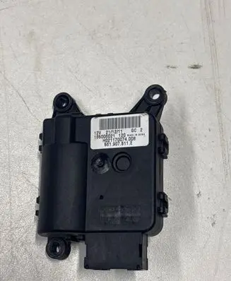 Volkswagen PASSAT B7 Air flap motor/actuator 185006021 561907511E