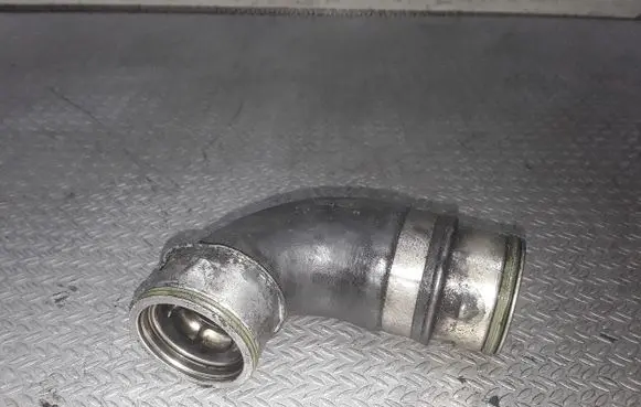 Volkswagen Golf V Intercooler hose/pipe 038131111B