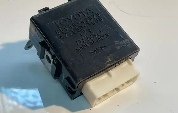 Toyota RAV 4 (XA50) Window wiper relay 8594042020