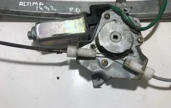 Nissan Altima Front door window regulator motor