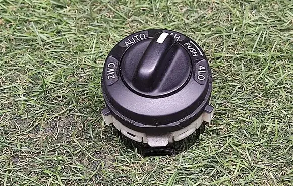 Nissan Pathfinder R51 Differential lock switch 6426N