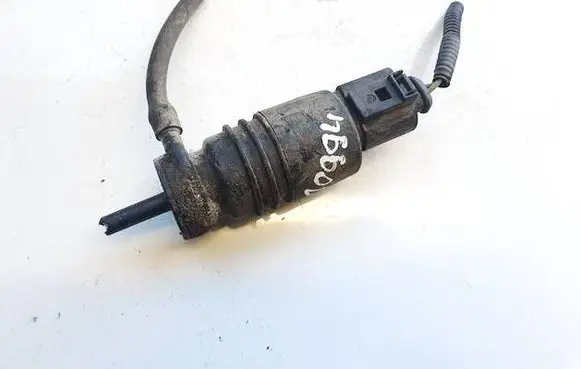 Volkswagen Jetta V Windscreen/windshield washer pump 1T0955651 3028149