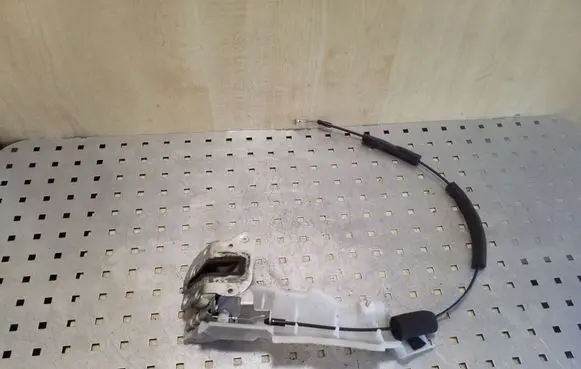 Mazda 5 Sliding door lock 
