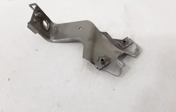Opel Insignia A Fender mounting bracket