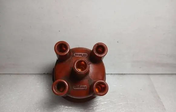 Volkswagen Golf II Spark distributor cap 043905207