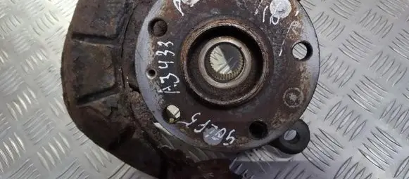 Volkswagen Golf V Front wheel hub