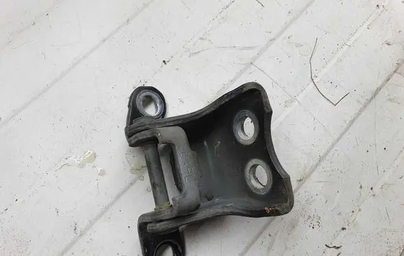 Honda Insight Front door lower hinge NOCODE