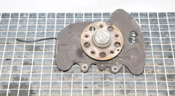 Mercedes-Benz E A207 Front wheel hub