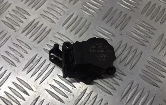 Mercedes-Benz A W168 A/C air flow flap actuator/motor A1688204342