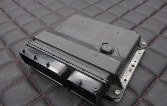 Toyota Auris 150 Engine control unit/module 8966102W21