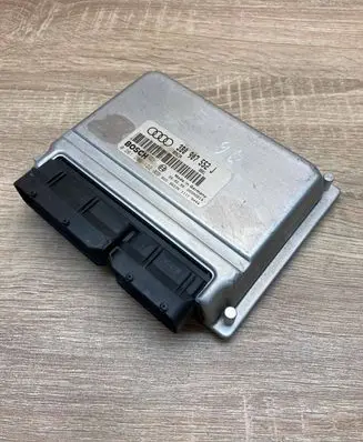 Audi A4 S4 B5 8D Engine control unit/module ECU 3B0907552J 0261206122