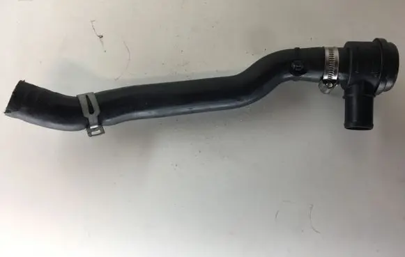 Renault Captur Intercooler pipe mounting bracket 3028024 1301151558